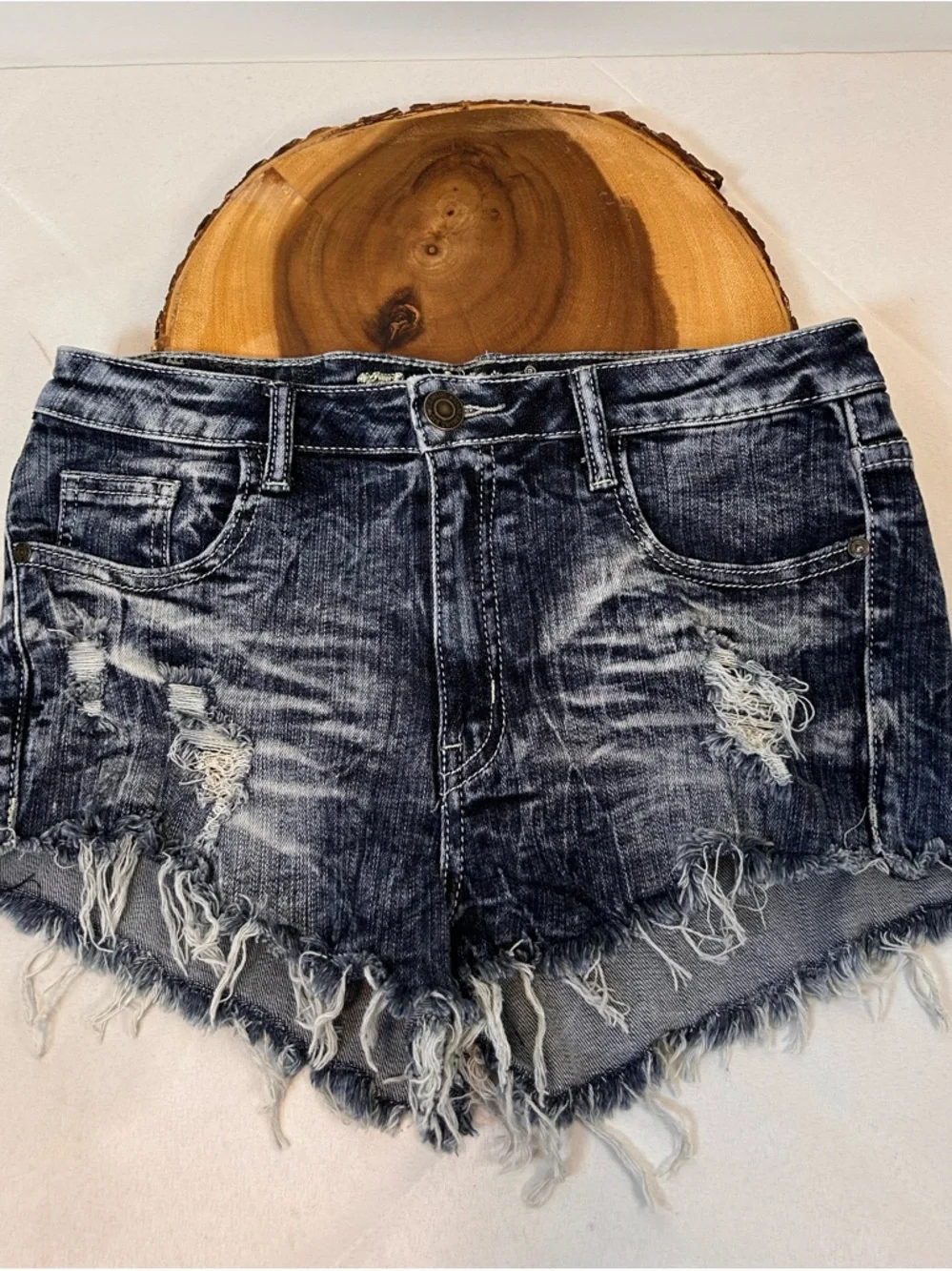 Machine Jeans Inc. Nouvelle Mode Acid Wash Distressed Shorts Women’s Large‎